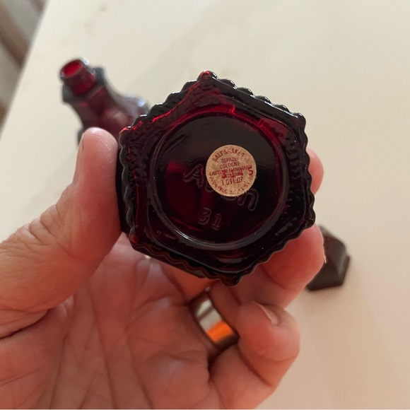 Avon Vintage Cape Cod Ruby Red Glass Salt and Pepper Shakers Set 4.5” - Picture 5 of 5